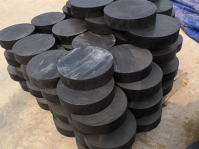 三水区板式橡胶支座由若干层橡胶片与薄钢板经加压硫化